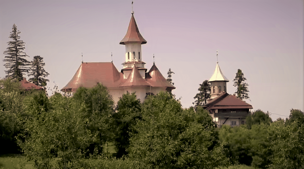 Mănăstirea Păiseni, situată într-un peisaj de poveste, nou obiectiv turistic și de pelerinaj în Bucovina FOTO 