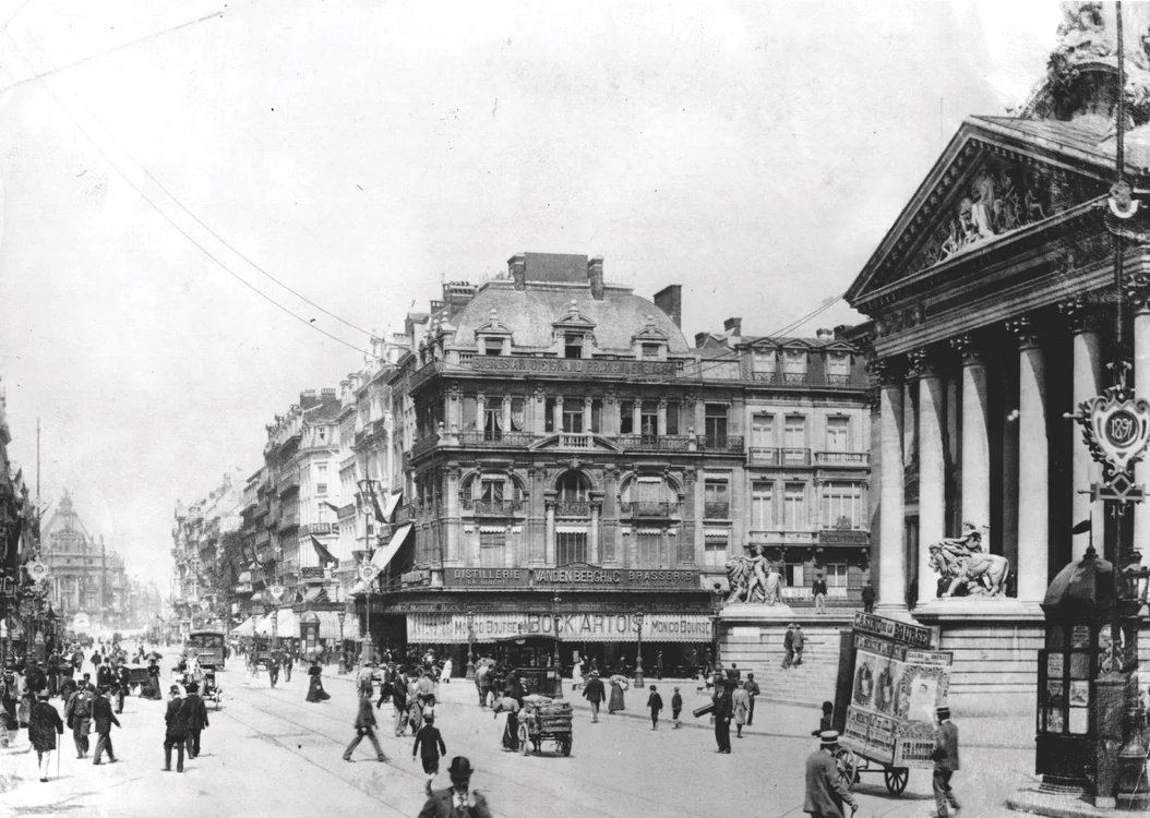 Bulevardul Anspach din Bruxelles, în jurul anului 1900
