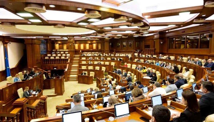 Proiectul de lege a fost votat în prima lectură de 61 de parlamentari. FOTO: Multimedia.parlament.md
