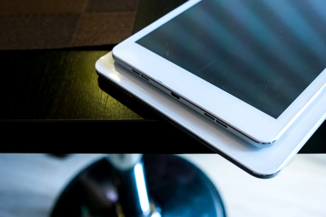 Fabrica de Discounturi oferea reduceri la tablete şi telefoane FOTO Răzvan Băltăreţu