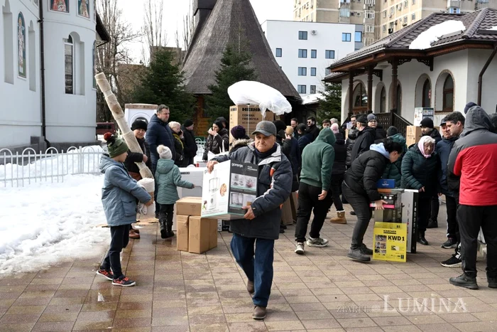 Proprietarii apartamentelor din  blocul distrus de explozie au  primit lucruri strict necesare