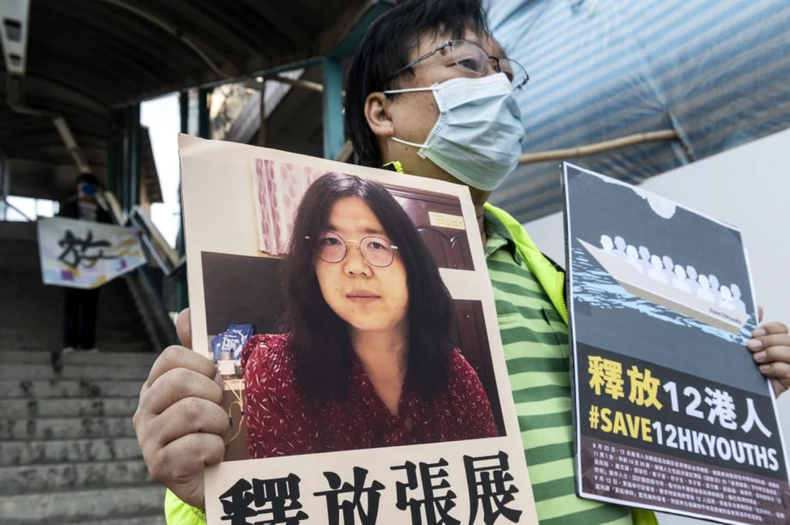 Un manifestant cerând eliberarea jurnalistei Zhang Zhan FOTO EPA-EFE