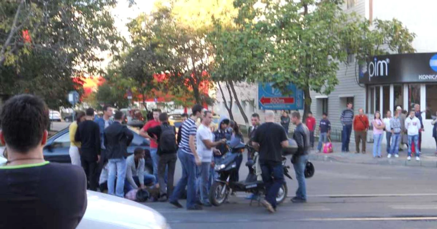 Accident în Tudor Vladimireascu. Un mopedist a fost rănit