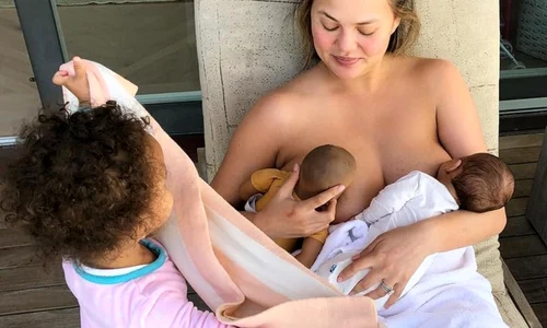 Chrissy Teigen alaptand jpg