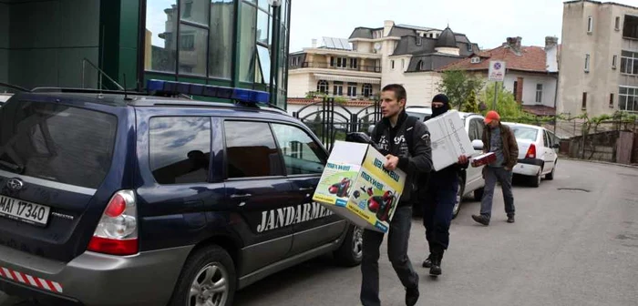 Jandarmii au confiscat marfa furata din magazine