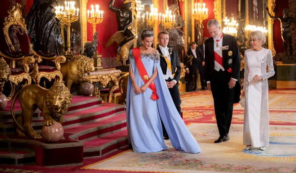 Regele Felipe al VI lea și regina Letizia a Spaniei cu Emmnauel Macron și soția sa, Brigitteprofimedia 1139306946 (3) jpg