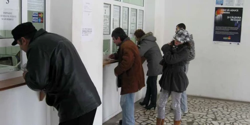 Deşi era grevă, au fost deschise câteva ghişee pentru ca cei care au venit să-şi plătească impozitele să nu aştepte afară