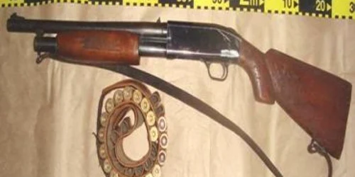Neamţ: Arme şi trofee de vânătoare descoperite într-o casă din comuna Pipirig