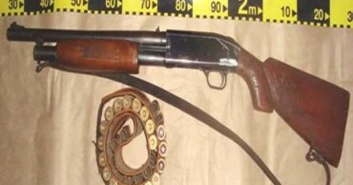 Neamţ: Arme şi trofee de vânătoare descoperite într-o casă din comuna Pipirig
