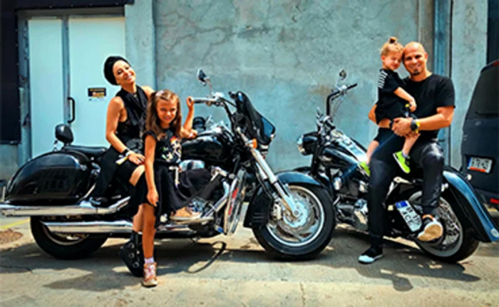 
    Giulia Anghelescu este măritată cu Vlad Huidu şi au împreună doi copii, Antonia Sabina (8 ani) şi  Eduard Mikael (5 ani)  