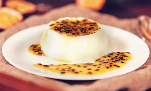 Panna cotta cu fructul pasiunii jpeg