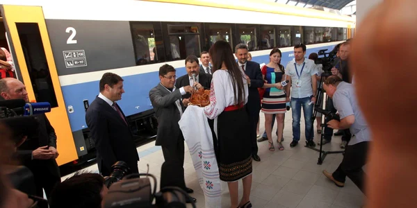 Gruica Stoica a fost întâmpinat cu pâine şi sare la inaugurarea noului tren, din Gara Chişinău
