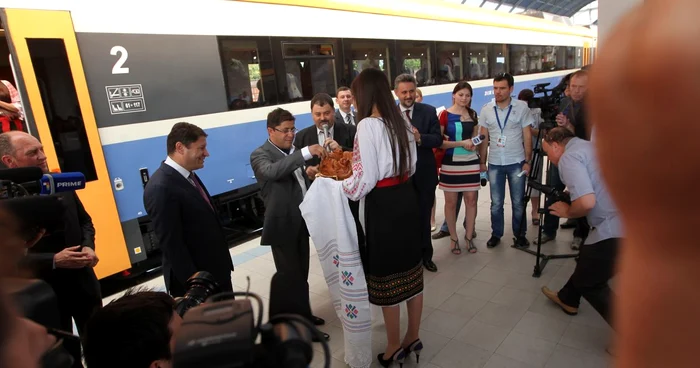 Gruica Stoica a fost întâmpinat cu pâine şi sare la inaugurarea noului tren, din Gara Chişinău