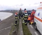 O maşină a căzut într-un lac de acumulare de pe râul Olt în Vâlcea - şoferiţa a murit iar pasagerul s-a salvat Foto ISU Vâlcea