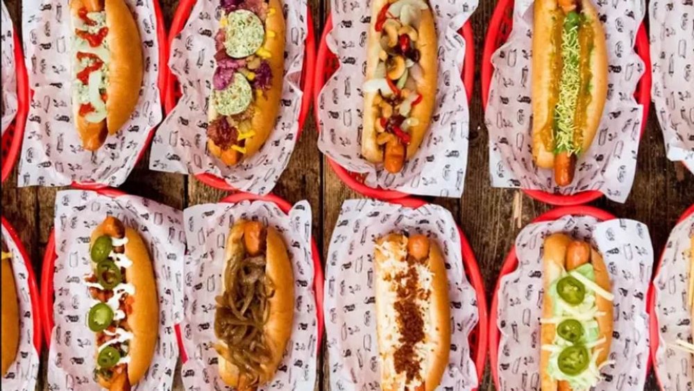 Cât costă hot-dog-ul cu homar și caviar. Nu se servește cu cartofi prăjiți