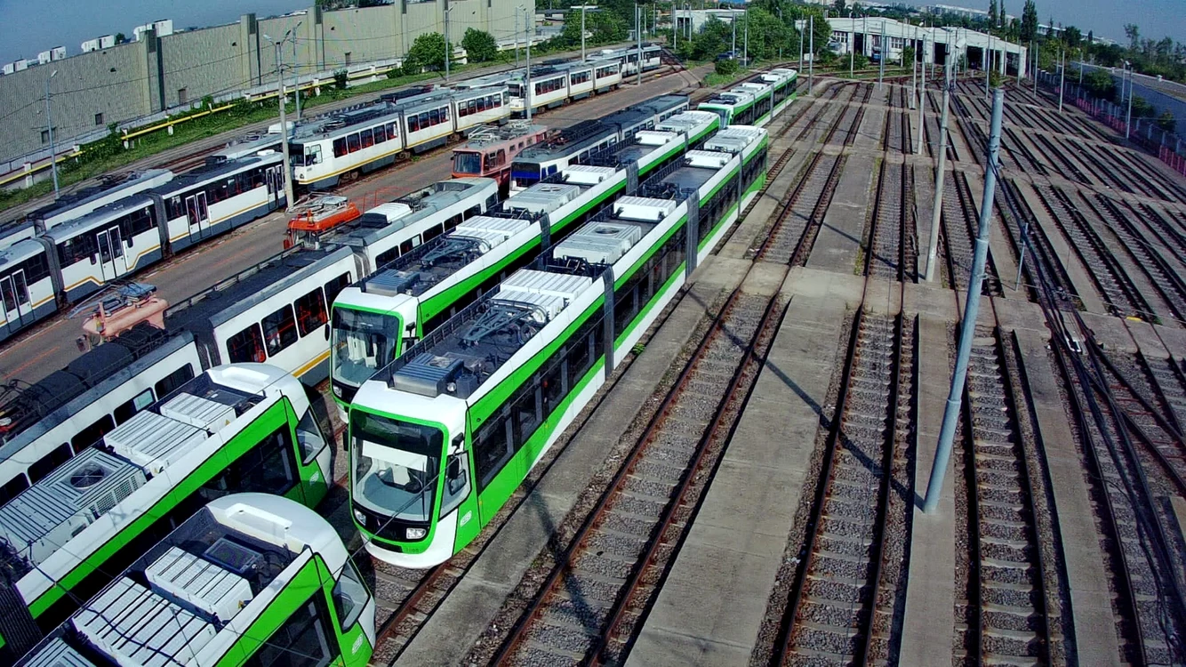 Tramvaiele au fost aduse de la Astra Arad FOTO: Facebook Stelian Bujduveanu