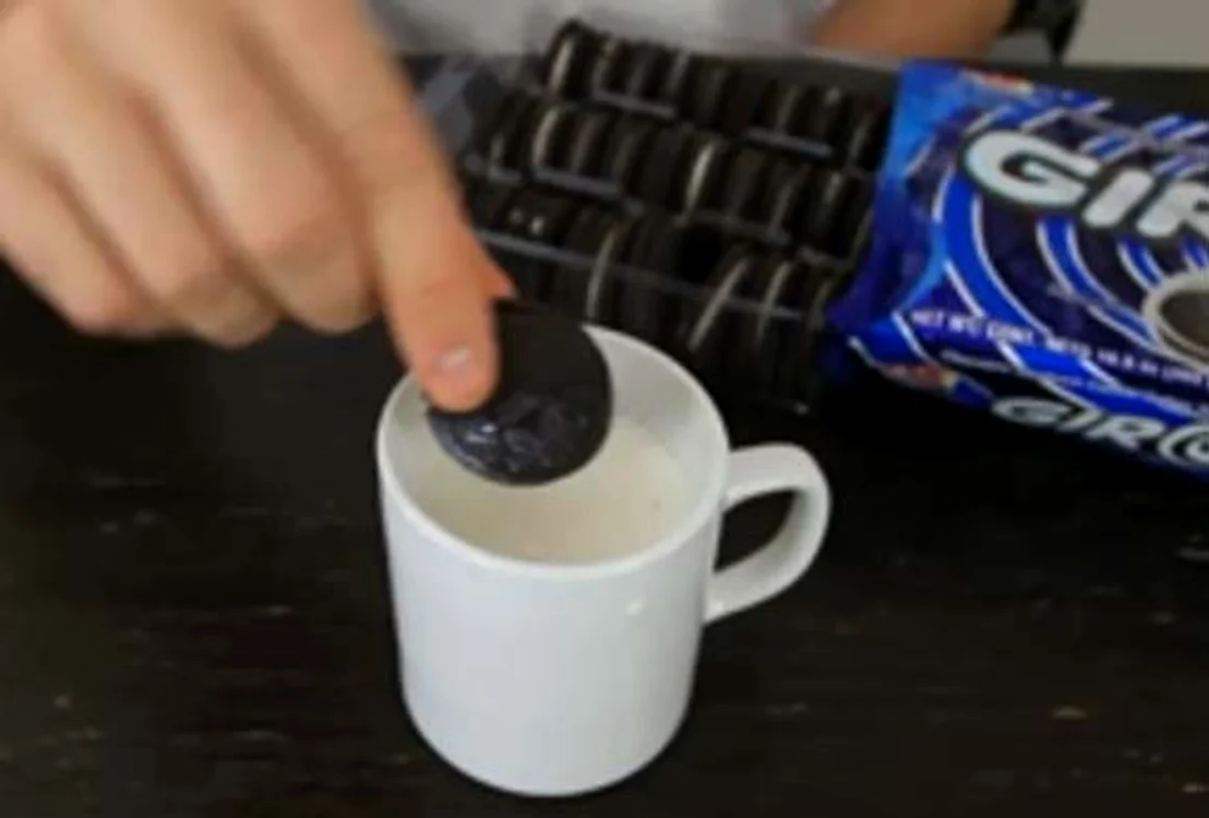 Cum se mânâncă corect Oreo