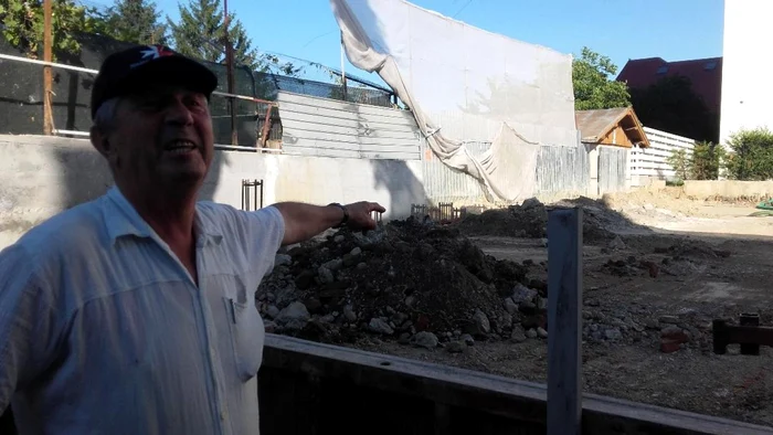 PrimÄria PiteÅti a autorizat construirea unui bloc dupÄ ce a notificat un mort. Vecinii afectaÅ£i spun cÄ n-au fost nicioadÄ consultaÅ£i, aÅa cum cere procedura