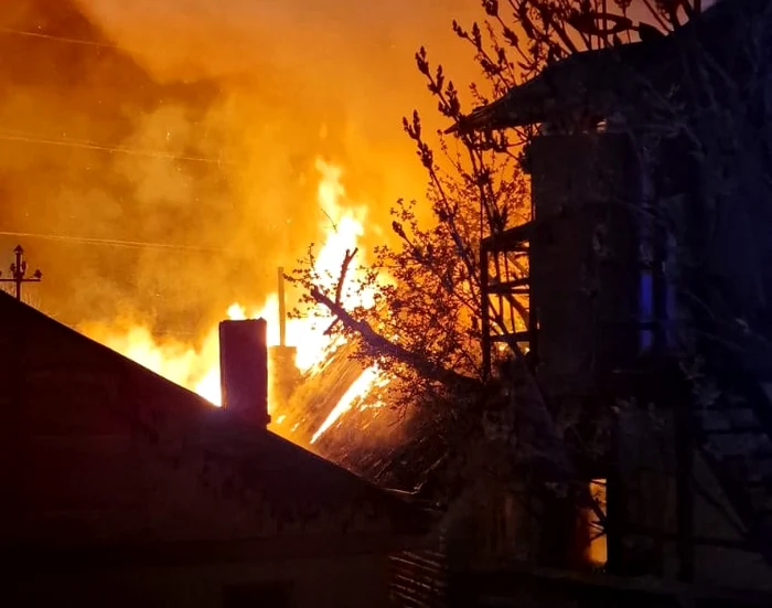 Incendiul a provocat mari daune FOTO ISU Neamț