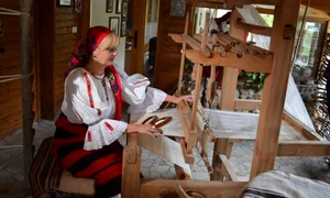 Iuliana Marciuc, mandra in costumul popular jpeg