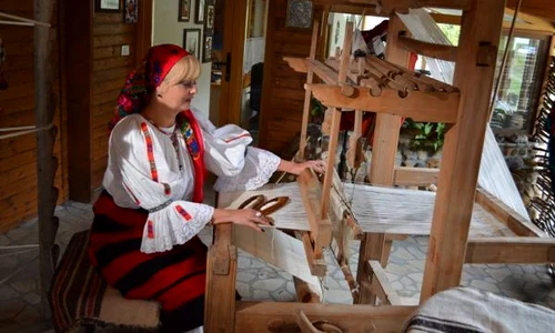 Iuliana Marciuc, mandra in costumul popular jpeg