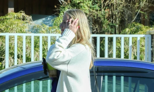 Exclusive    Cameron Diaz Rocks A Baggy Sweater To Cover Her Belly ***NO WEB USE W/O PRIOR AGREEMENT   CALL FOR PRICING*** jpeg