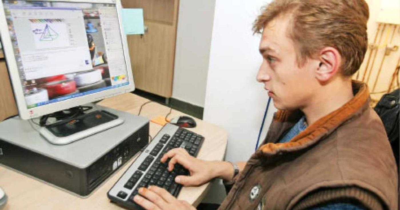 Tudor Stratulat susţine că elevilor le va fi mai comod să studieze „live“ cu el