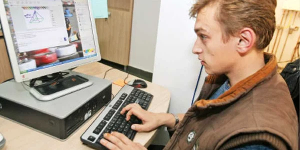 Tudor Stratulat susţine că elevilor le va fi mai comod să studieze „live“ cu el 