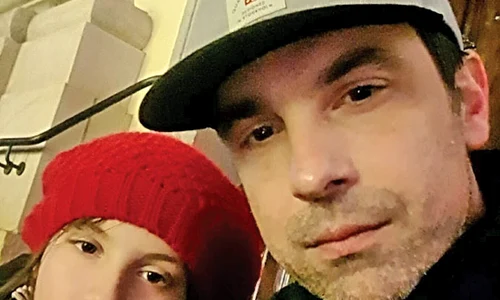 Pe 30 decembrie  2018, Papi se plimba  în oraş cu fiica lui  jpeg