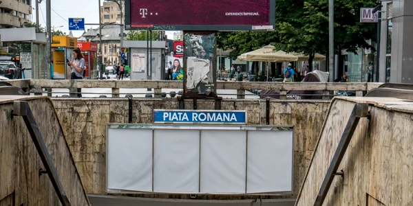 statie metrou piata romana intrare foto shutterstock