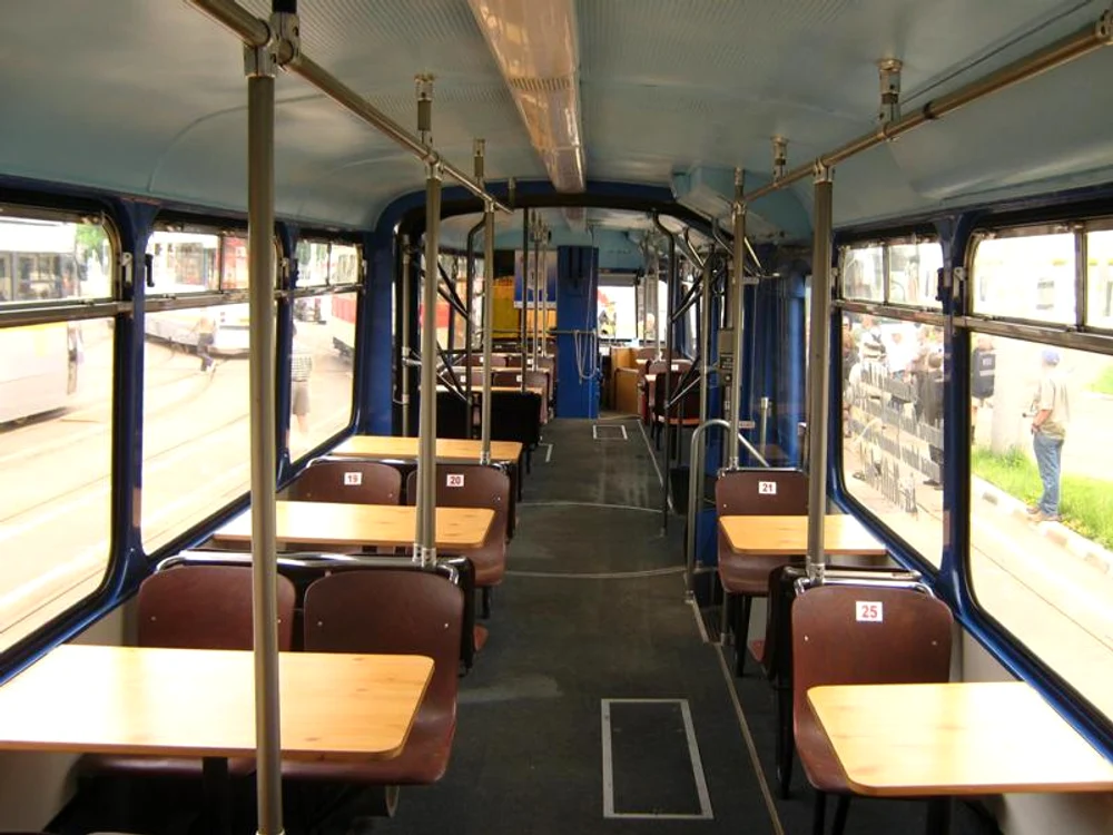 Tramvaiul cofetărie costă 100 lei/km (TVA inclus), la care se adaugă 200 lei/oră (TVA inclus) staționareaFoto: tramclub.org