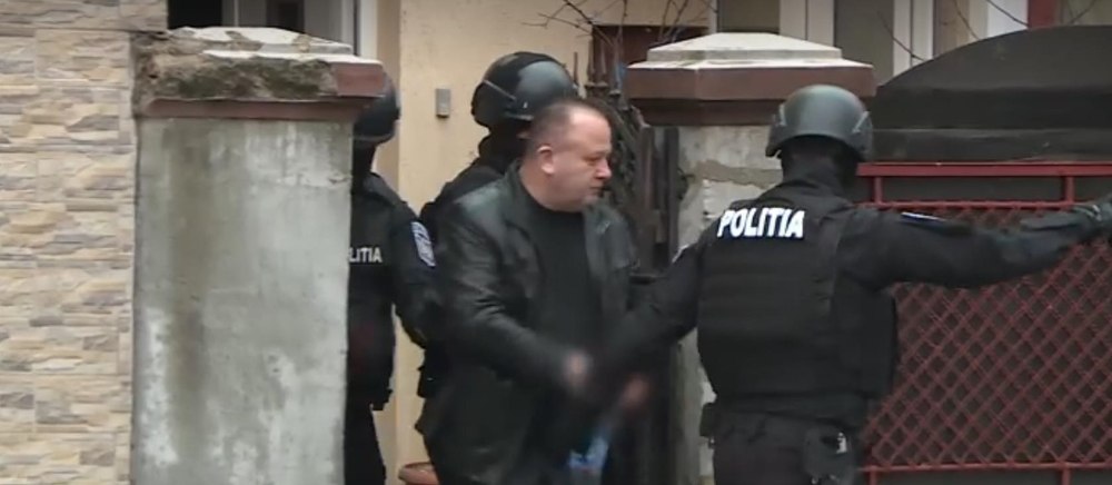 Un fost poliţist din Capitală, care şi-a ameninţat vecina cu moartea, nemulţumit că i s-au confiscat armele de foc. „Am devenit extrem de vulnerabil”