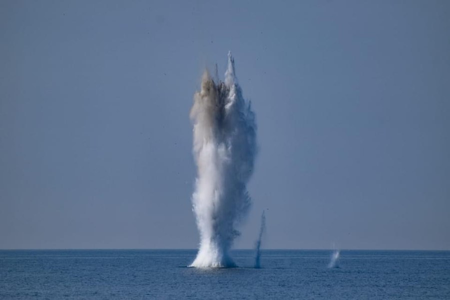 Pericolul plutitor pentru navele din Marea Neagră. Cum acționează căutătorii de mine marine de război FOTO