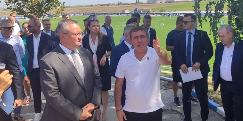 Premierul Ciucă și Gheorghe Hagi foto Călin Gavrilaș jpg