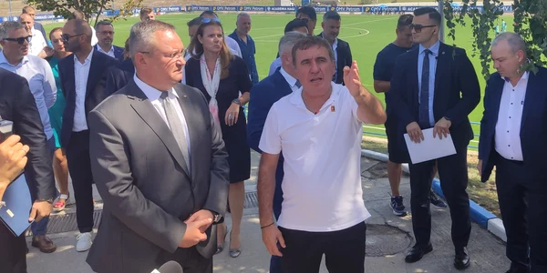 Premierul Ciucă și Gheorghe Hagi foto Călin Gavrilaș jpg