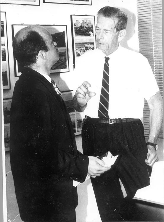 Regele Mihai şi George Varsami la Muzeul Cuibul Reginei din Portul Constanţa 1998 Arhiva personală 