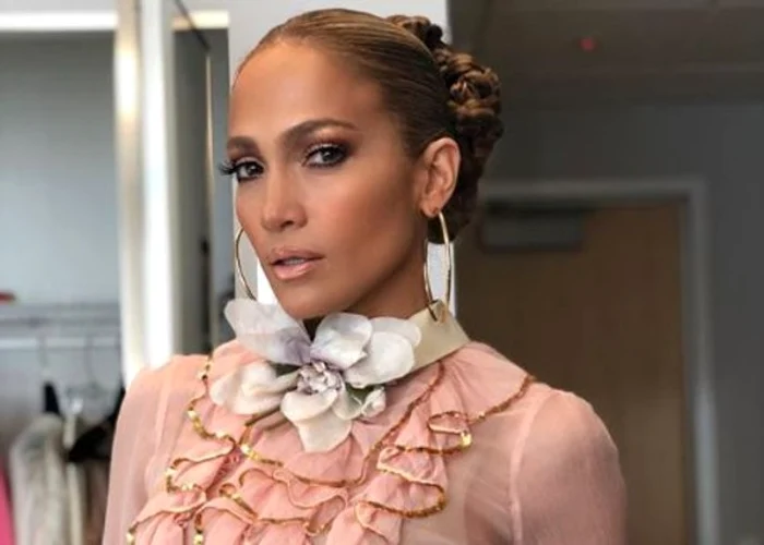 
    Jennifer Lopez și-a arătat sânii și abdomenul perfect pe rețelele de socializare Foto Instagram  