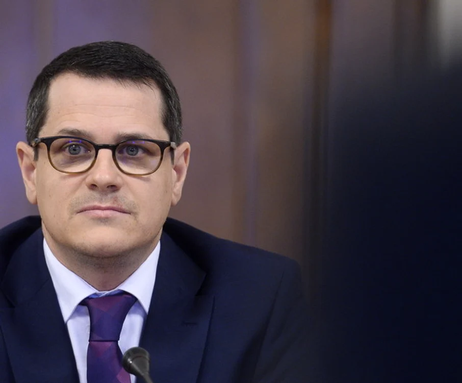 
    Eduard Hellvig a declarat că SRI va pune în aplicare decizia Curții Constituționale  