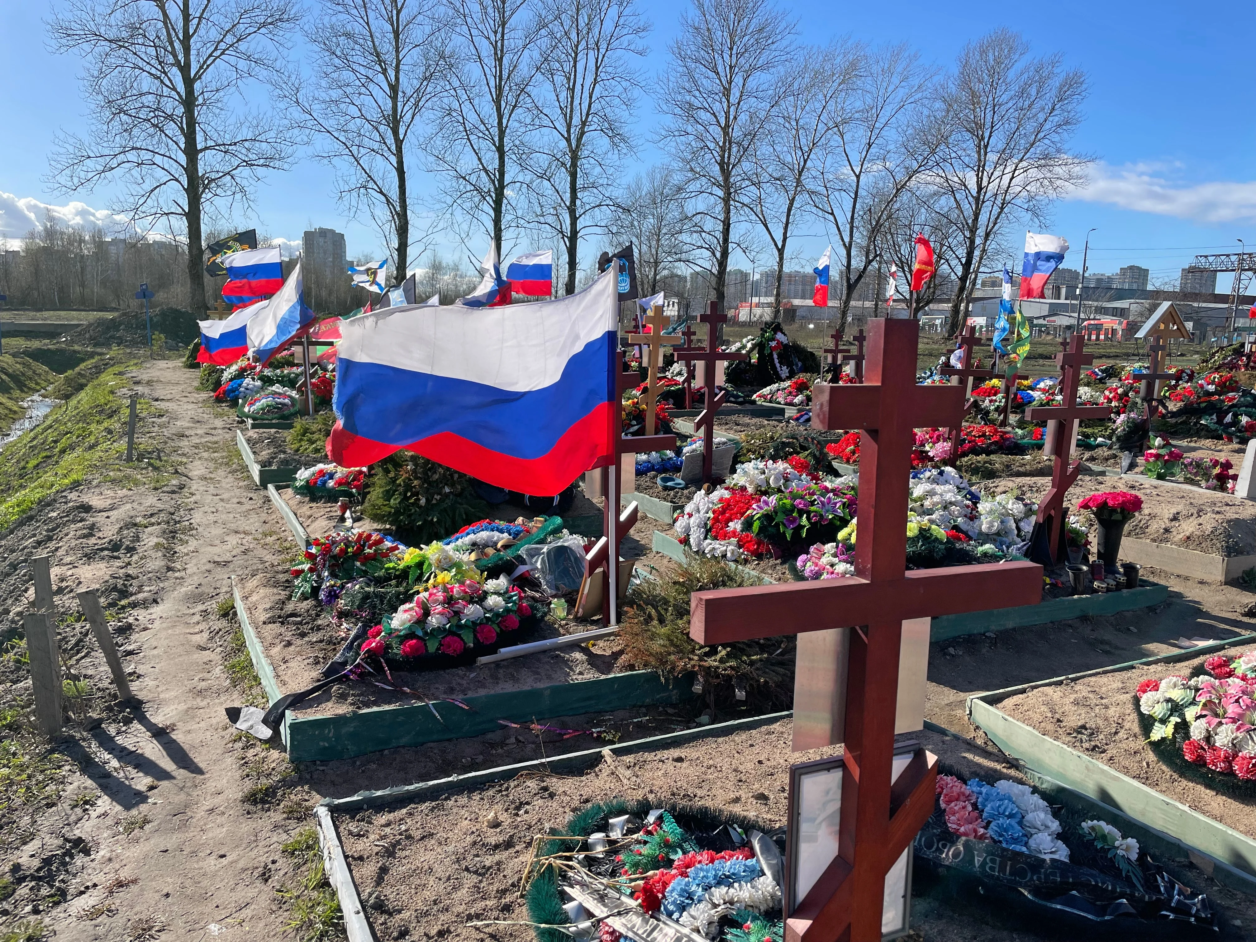 Escroacele de război. Fenomenul „văduvelor negre” ia amploare în Rusia