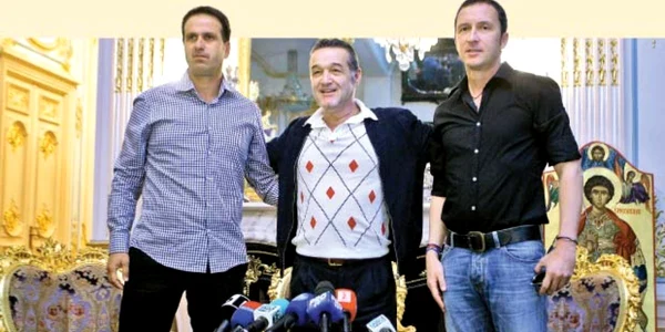 Gigi Becali l-a lăudat pe antrenorul Ronny Levy (stânga) după calificarea în grupe