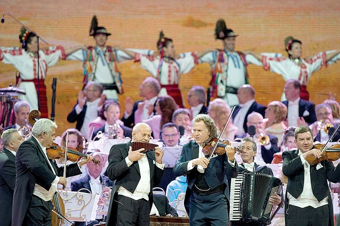 Rieu l-a invitat în concertele sale pe maestrul român