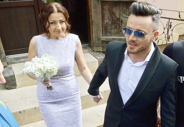 Gabriela Cristea şi-a luat şi ea un soţ mai tânăr şi tot cântăreţ - pe Tavi Clonda, cu care s-a căsătorit civil în aprilie 