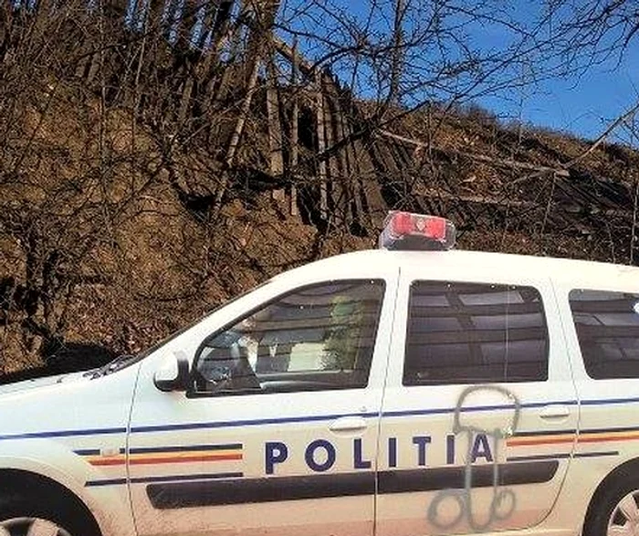 Maşina de poliţie le dă emoţii şoferilorFoto: Bogdan Puică