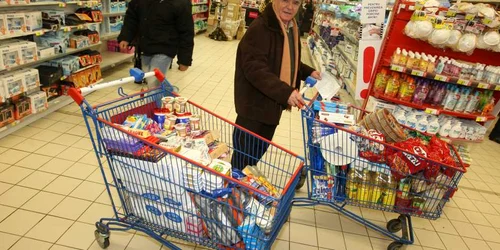 Produsele alimentare sunt primele pe lista de cumpărături a moldovenilor