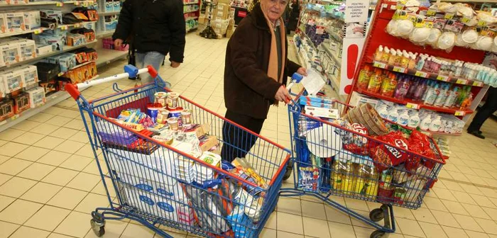 Produsele alimentare sunt primele pe lista de cumpărături a moldovenilor