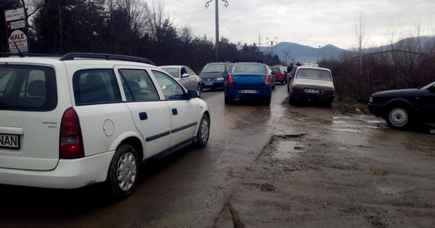 Mașini de vânzare într-un târg auto