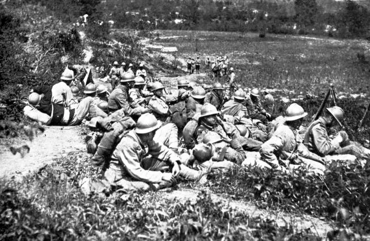 Soldați români în timpul Primului Război Mondial (sursa: Gogu Negulesco, Rumania's sacrifice, New York Century Co, 1918)