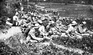 Soldați români în timpul Primului Război Mondial (sursa: Gogu Negulesco, Rumania's sacrifice, New York Century Co, 1918)