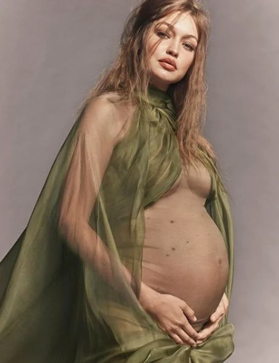 Gigi Hadid a făcut o serie de fotografii în timpul sarcinii