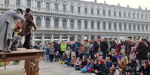 actori teatrul din targu jiu la carnavalul de la venetia foto ICR jpg
